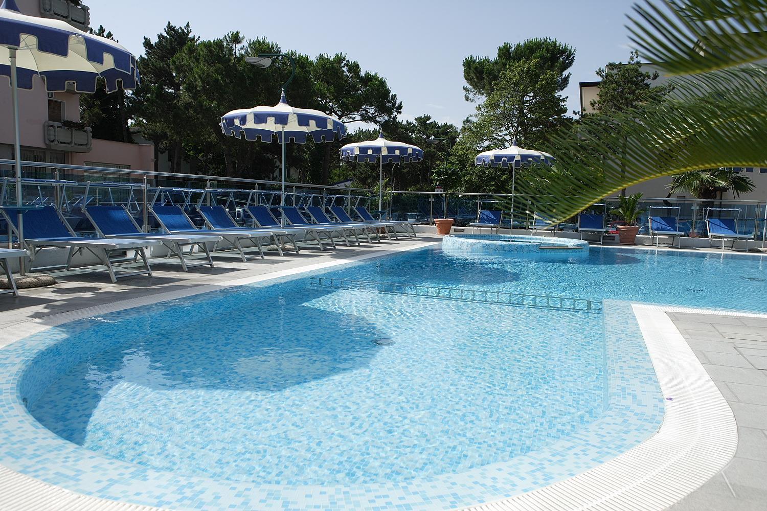Hotel Bellevue Lignano Sabbiadoro Exterior photo