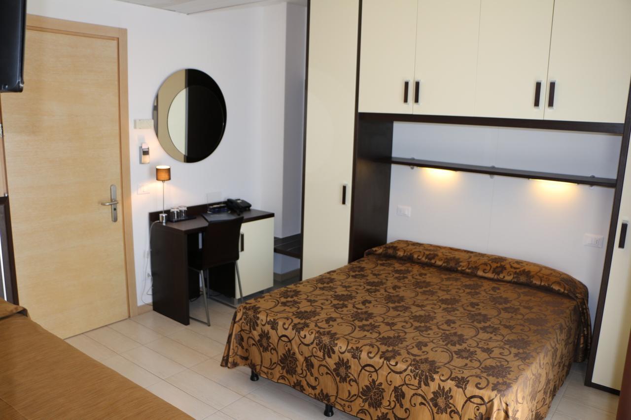 Hotel Bellevue Lignano Sabbiadoro Exterior photo