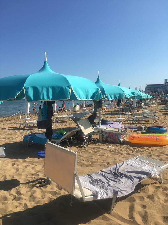 Hotel Bellevue Lignano Sabbiadoro Exterior photo